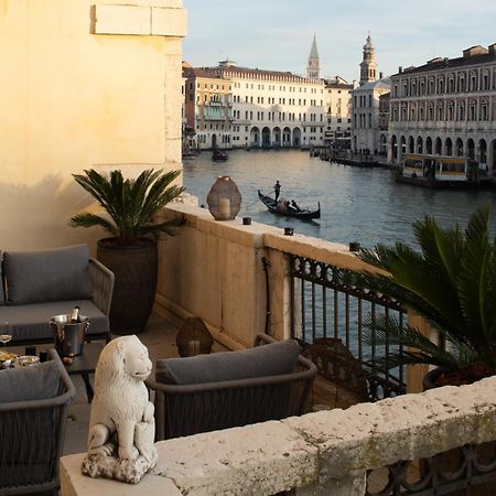 Grand Canal Luxury Apartment With Terrace R&R Venesia Bagian luar foto