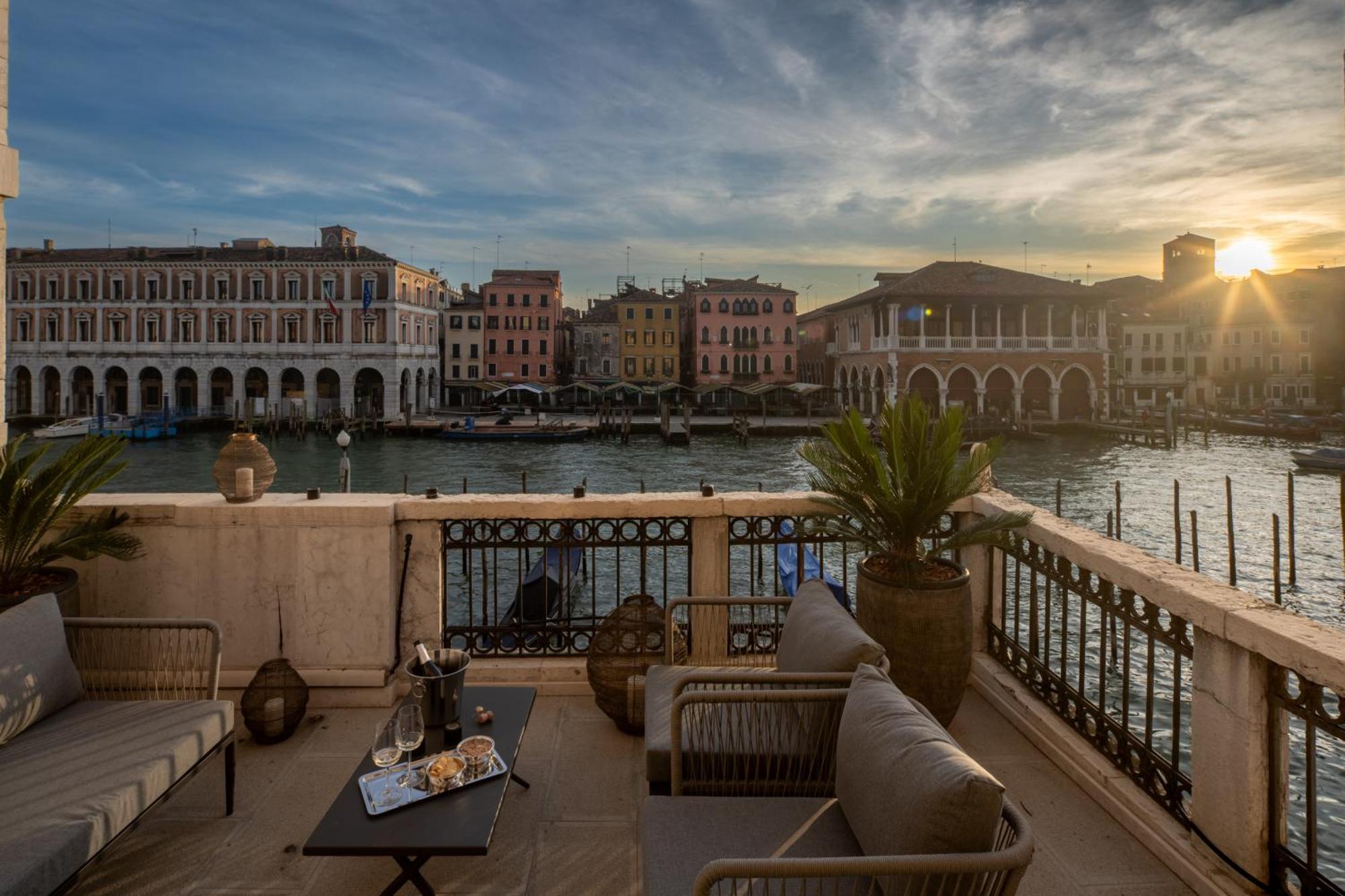Grand Canal Luxury Apartment With Terrace R&R Venesia Bagian luar foto