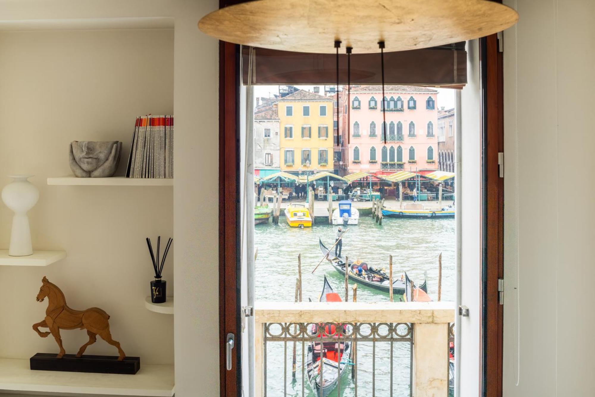 Grand Canal Luxury Apartment With Terrace R&R Venesia Bagian luar foto