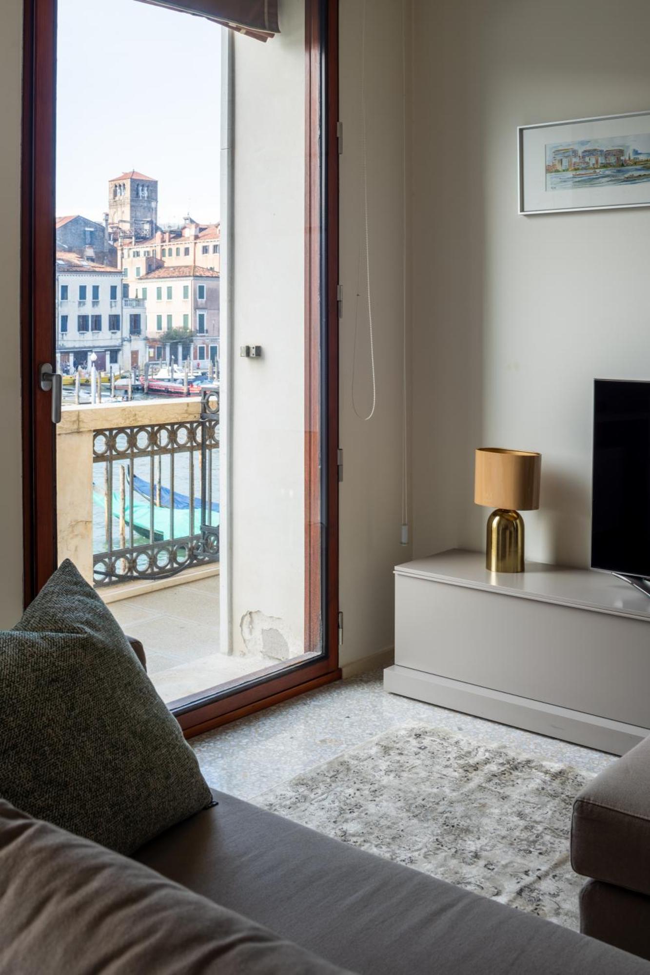 Grand Canal Luxury Apartment With Terrace R&R Venesia Bagian luar foto